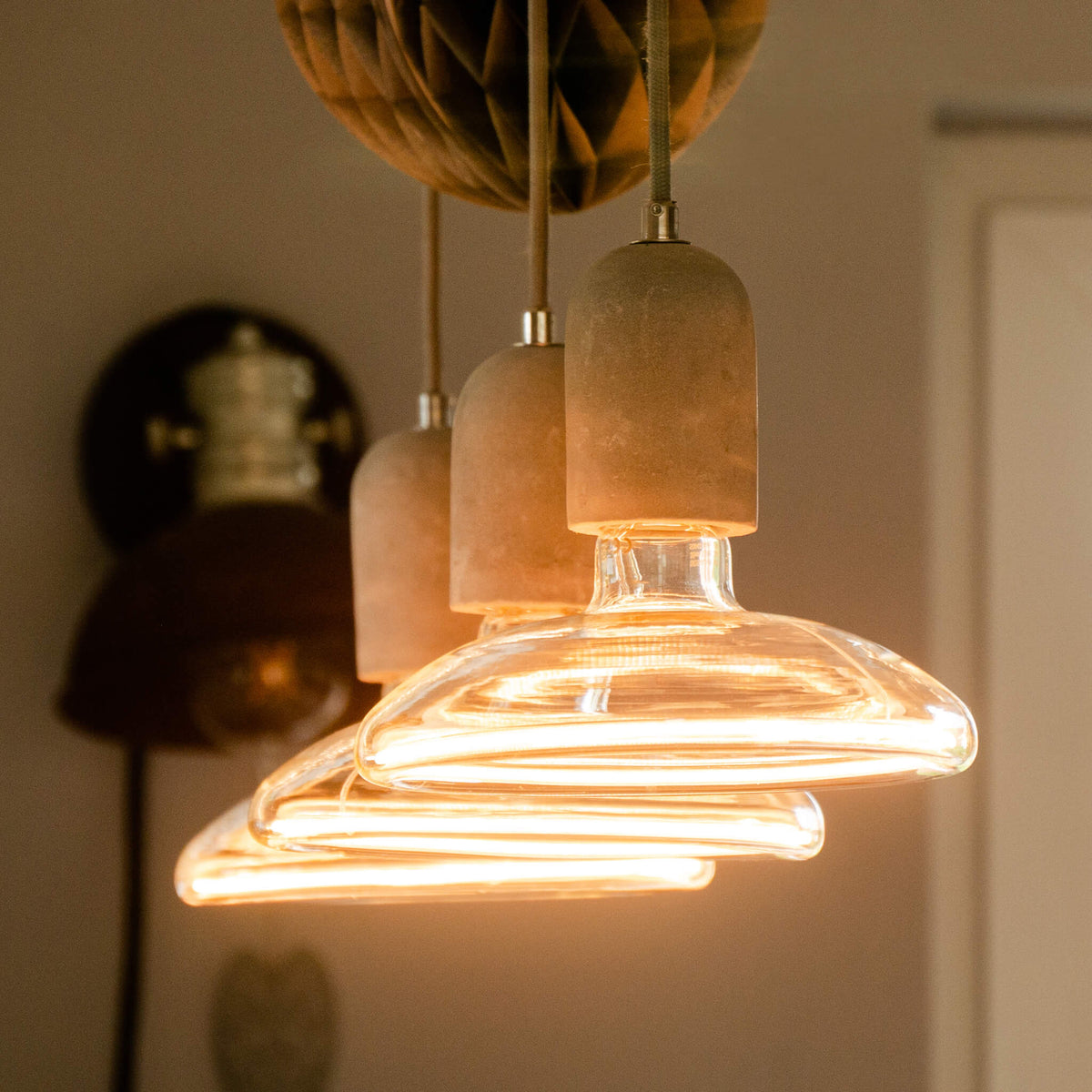 SEGULA LED Floating Reflektor R200 smokey grau – E27, 6 W, 1.900 K, dimmbar – Produktansicht 3
