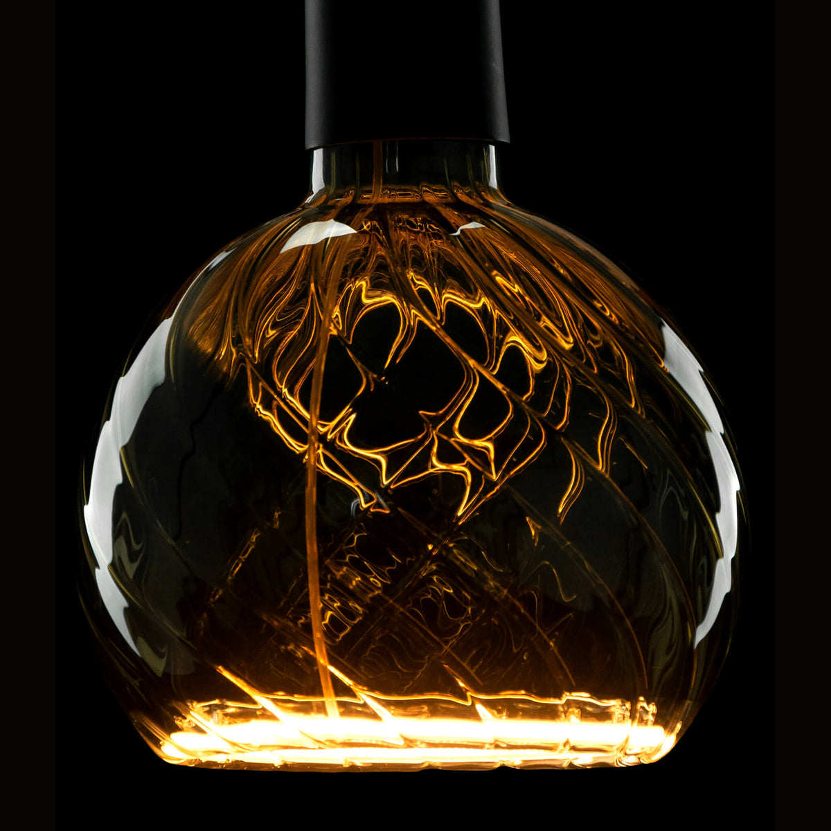 SEGULA LED Floating Globe 150 twisted smokey grau – E27, 6 W, 1.900 K, dimmbar – Produktansicht 1