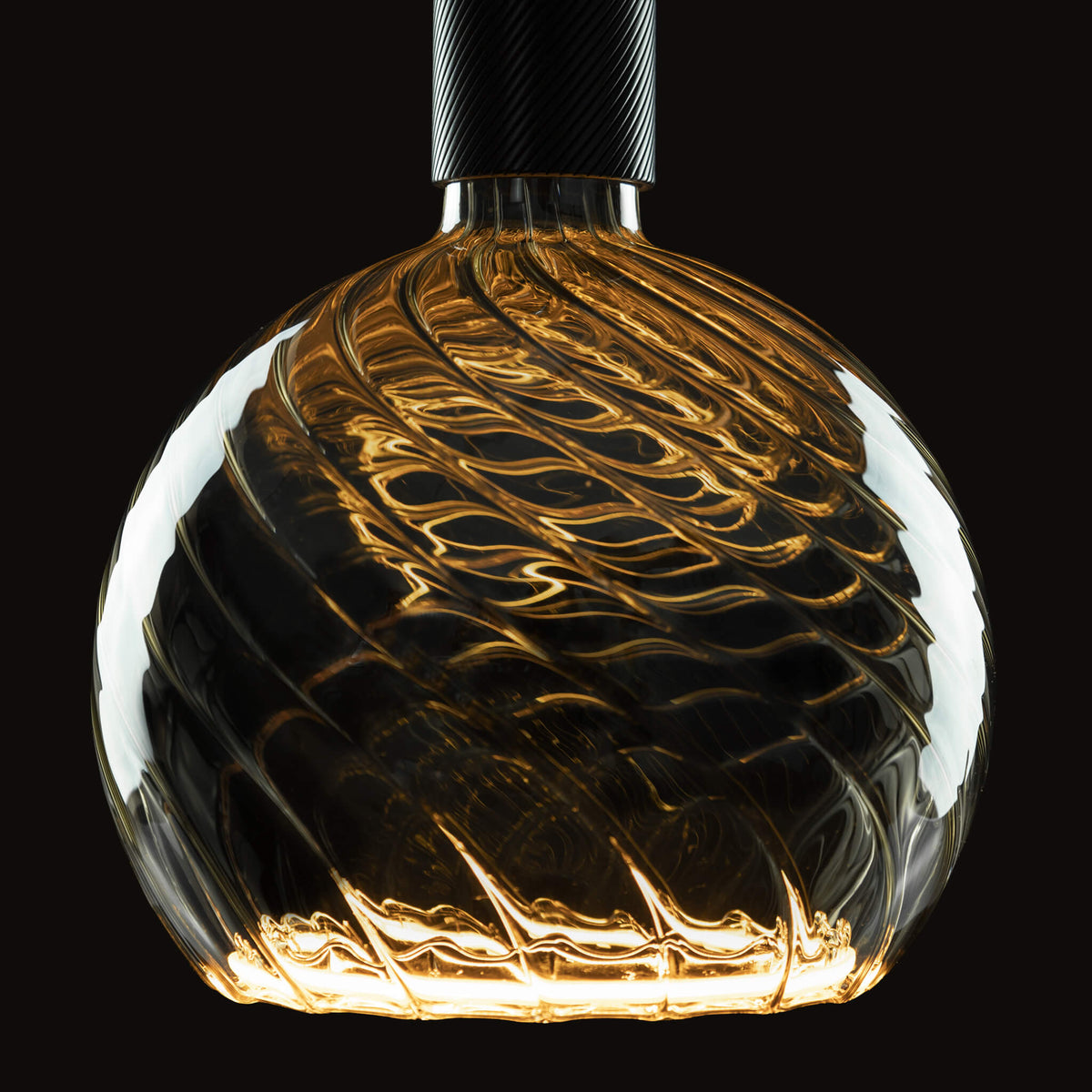SEGULA LED Floating Globe 200 twisted smokey grau – E27, 6 W, 1.900 K, dimmbar – Produktansicht 1