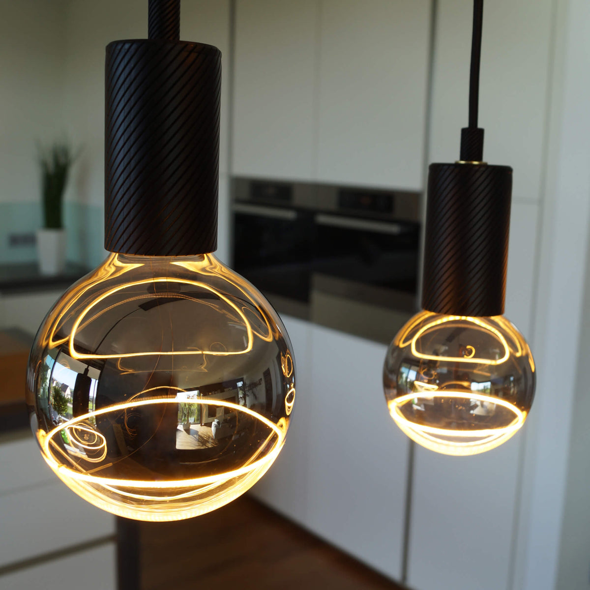 SEGULA LED Illusion Globe 95 smokey bottom – E27, 5 W, 2.200 K, dimmbar – Produktansicht 2