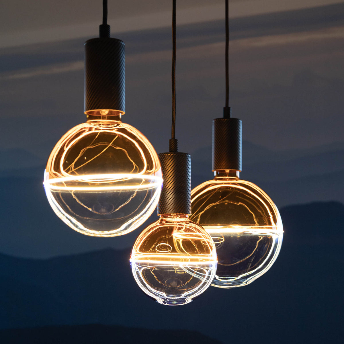 SEGULA LED Illusion Globe 188 2tones gelb blau – E27, 5,9 W, 1.900 K, dimmbar – Produktansicht 3