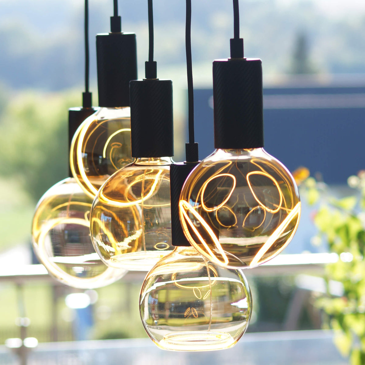SEGULA LED Floating Globe 150 golden – E27, 4 W, 2.200 K, dimmbar – Produktansicht 3