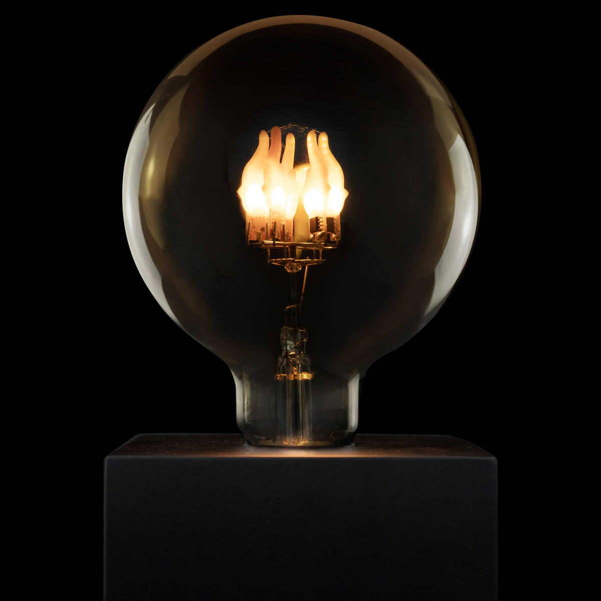SEGULA LED Globe 125 Fire Flame up smokey grau – E27, 1 W, 1.800 K – Produktansicht 1