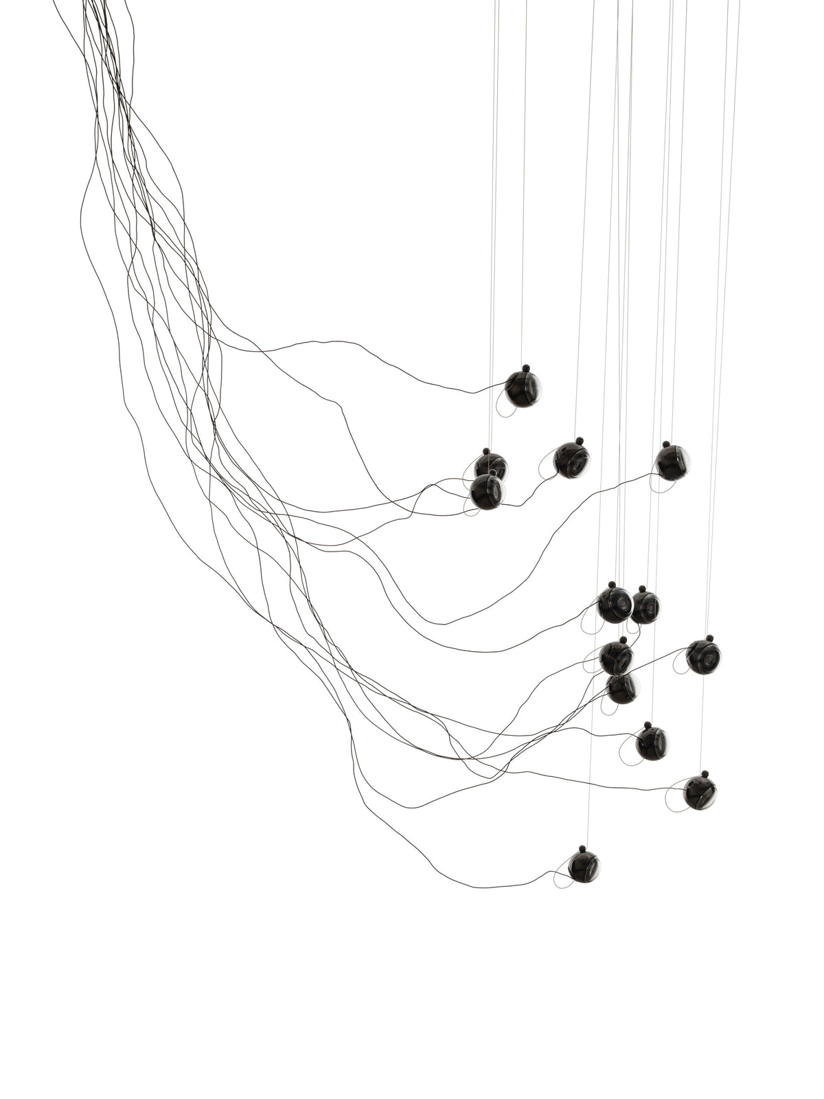 Bocci 74 Sculptural Cable Pendelleuchte – 74.13 – feste Länge, 13 Spiegelglas dunkel Pendel, Ø400 mm Baldachin rund