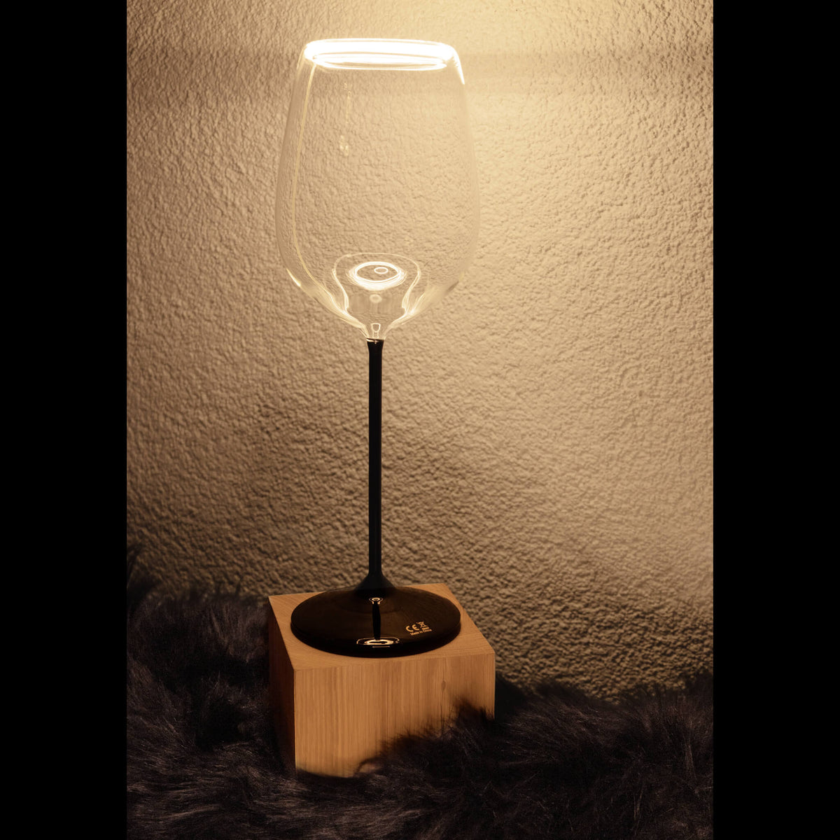 SEGULA LED Floating Rotwein – E27, 5 W, 2.200 K, dimmbar