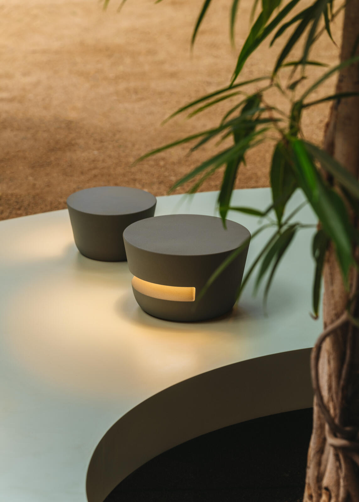 Dots Outdoor 4695 Außenleuchte – packshot · Oberfläche 22