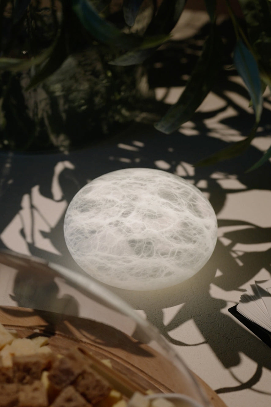 United Alabaster Wireless Oval Akku-Tischleuchte – ø 180mm