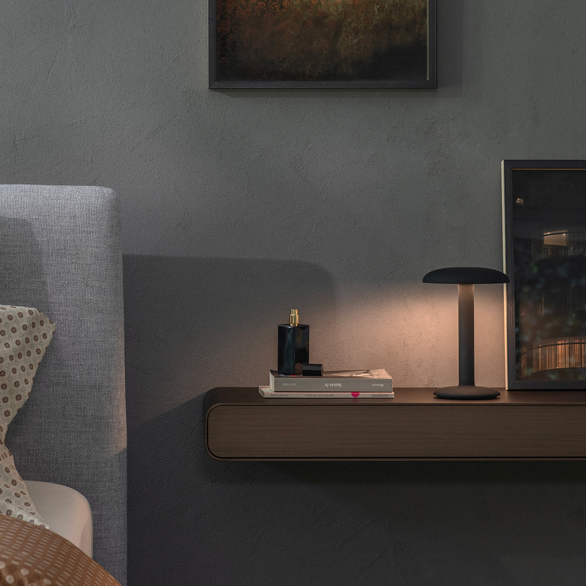 Flos Gustave Residential Tischleuchte – Ansicht 1