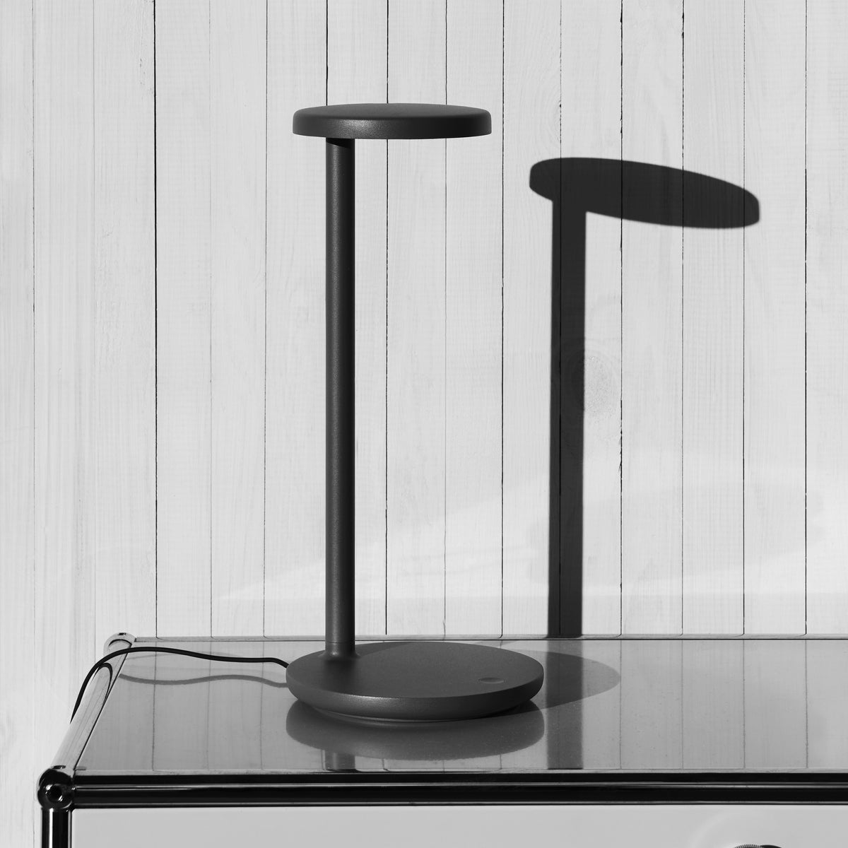 Flos Oblique Tischleuchte – Ansicht 1