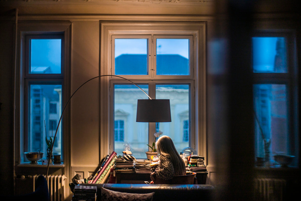 Foscarini Twiggy Stehleuchte am Fenster