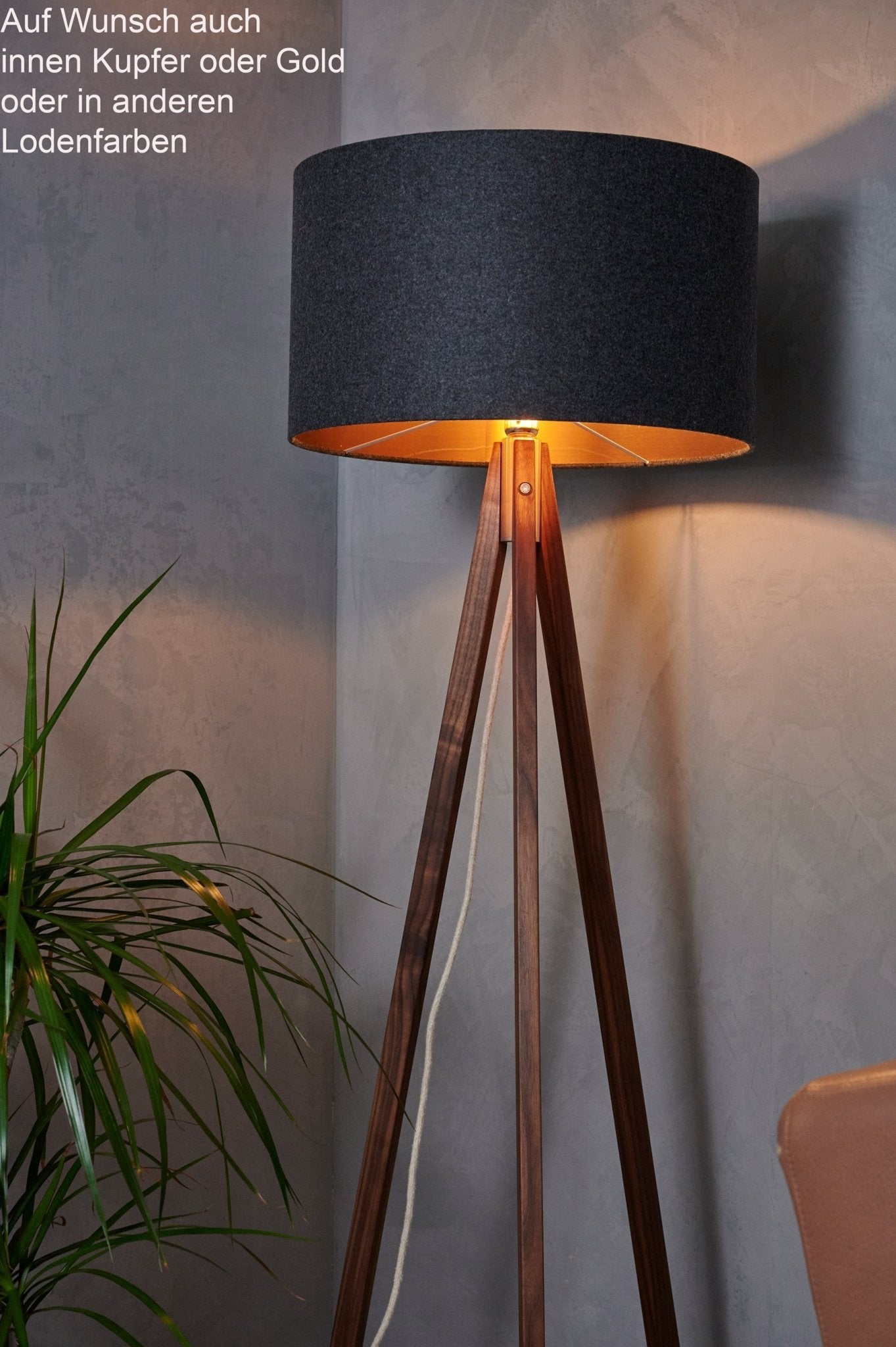 Ligno Stehlampe Loden - Fuß Nussbaum - Dreibeinstehleuchte - Leuchtnatur