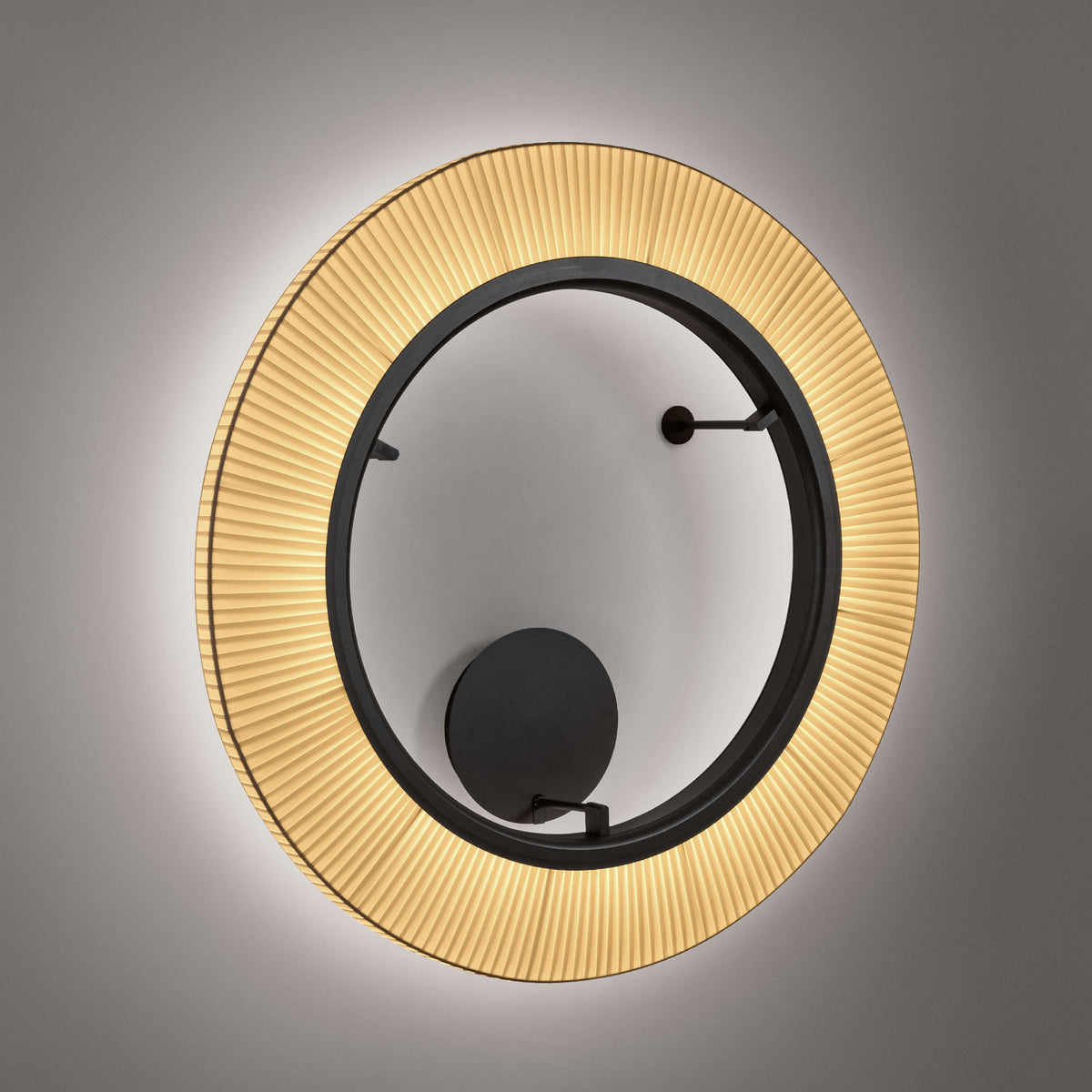 Bover Roda PF/90 Decken- und Wandleuchte – Braun, Schirm Band transluzent Creme, dimmbar (1-10V)