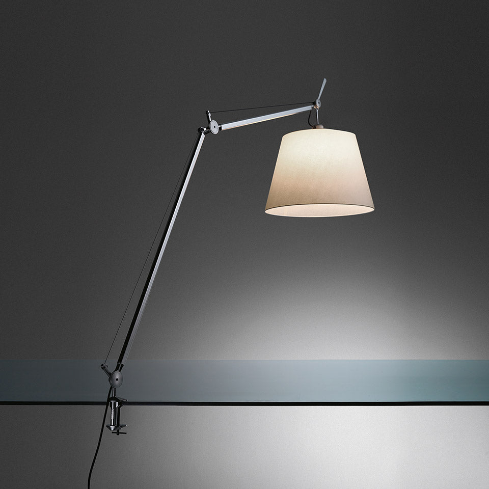 Artemide Tolomeo Mega Tischleuchte – Aluminium, 2700 K, Dimmer am Kabel, Tischklemme, Pergament Ø36 cm