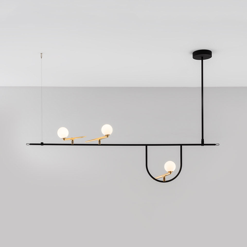 Artemide Yanzi Stehleuchte – Pendel 1 – Messing gebürstet, Weiß, Schwarz