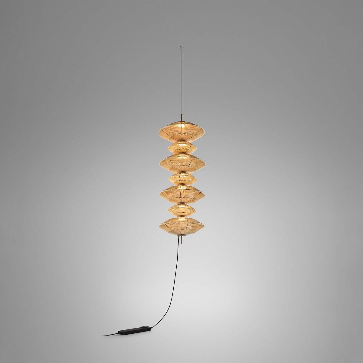 Bover Yuyun C (Combined Shades) Pendelleuchte – Yuyun S/7C/I – Beige satiniert, Beige Faden (mit Fußdimmer am Kabel)