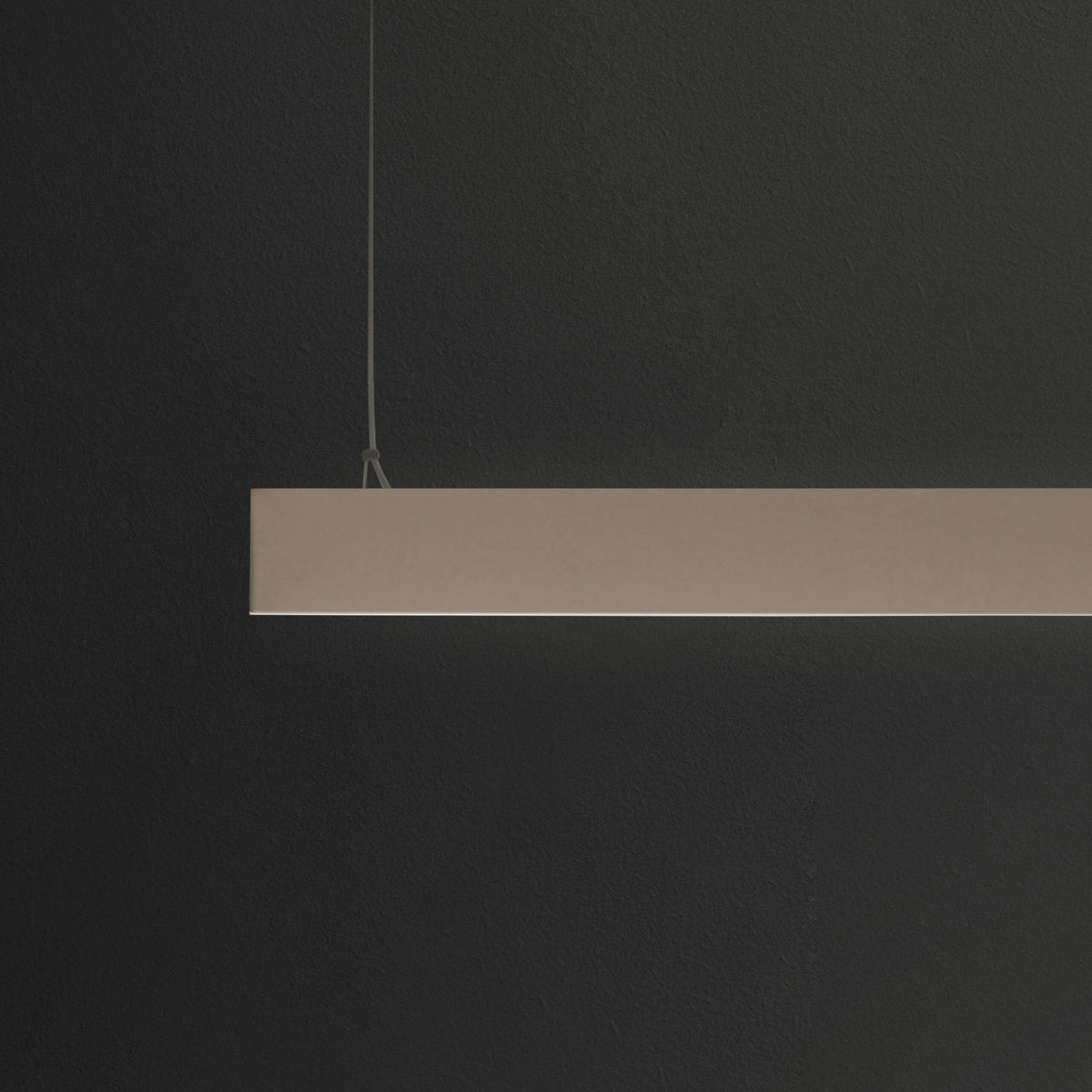 Contardi Fly Pendelleuchte – Linear Länge 1200 mm, Gestell Champagner