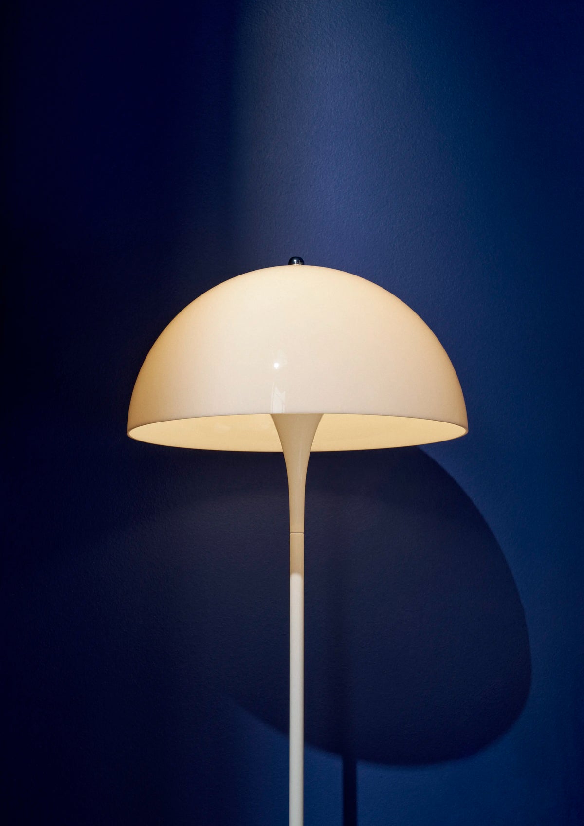 Louis Poulsen Panthella Stehleuchte – Ansicht 5