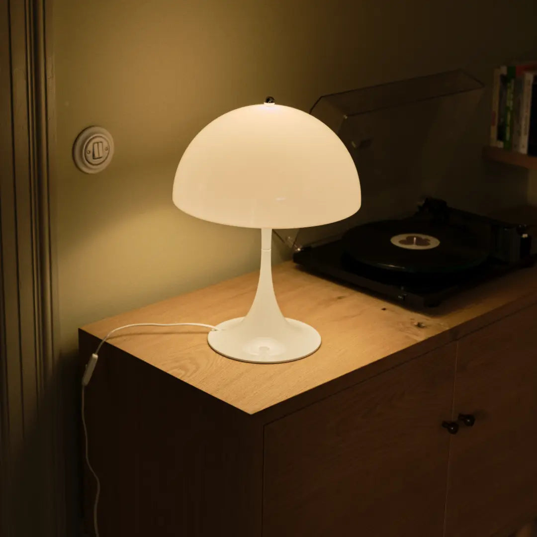 Louis Poulsen Panthella 320 Tischlampe – Ansicht 9