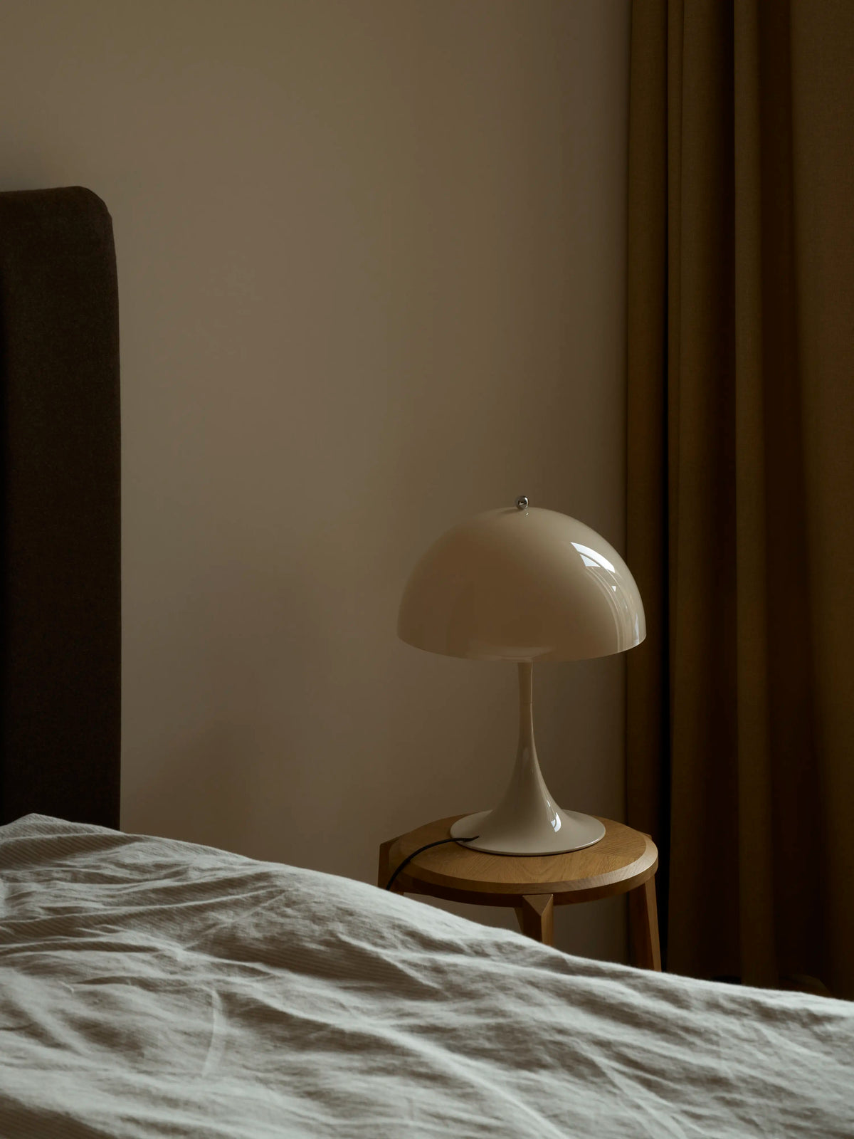 Louis Poulsen Panthella 320 Tischlampe – Ansicht 2