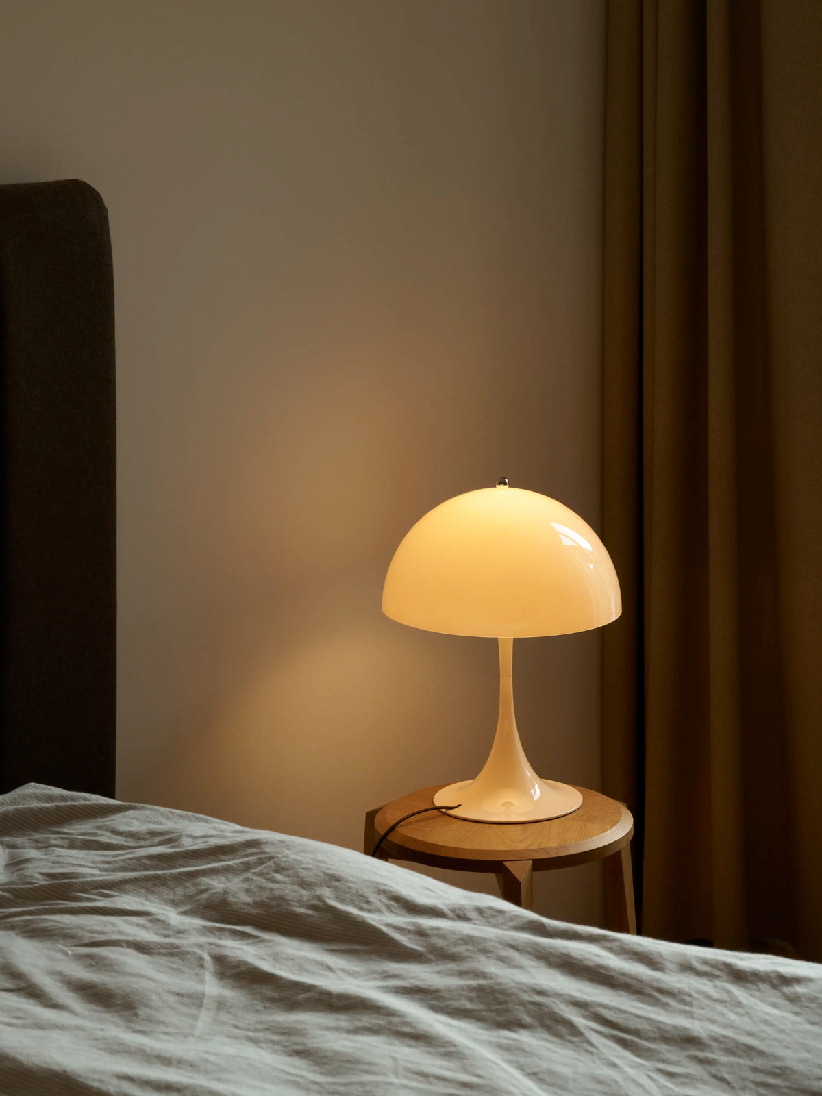 Louis Poulsen Panthella 320 Tischlampe – Ansicht 3