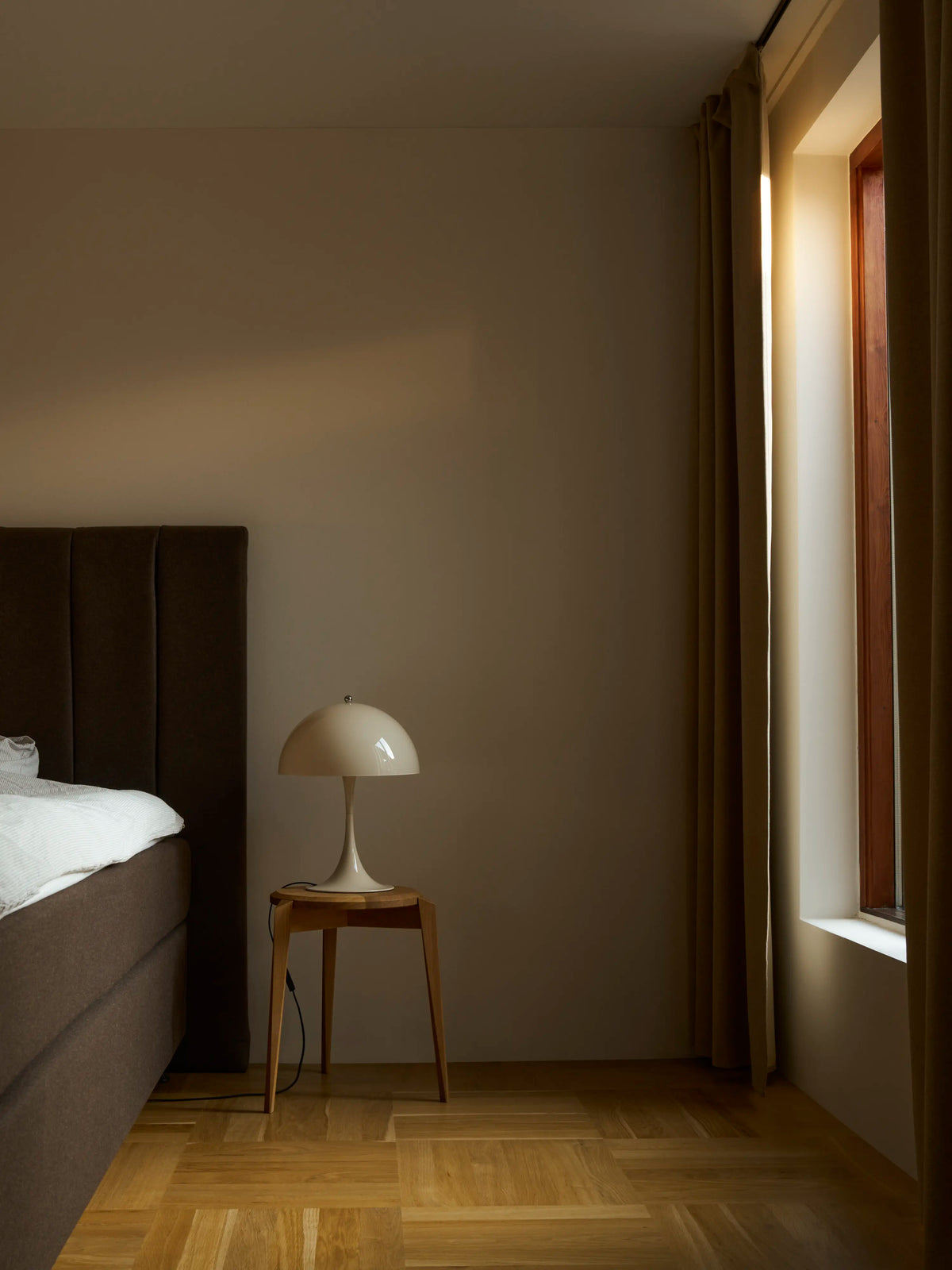 Louis Poulsen Panthella 320 Tischlampe – Ansicht 6