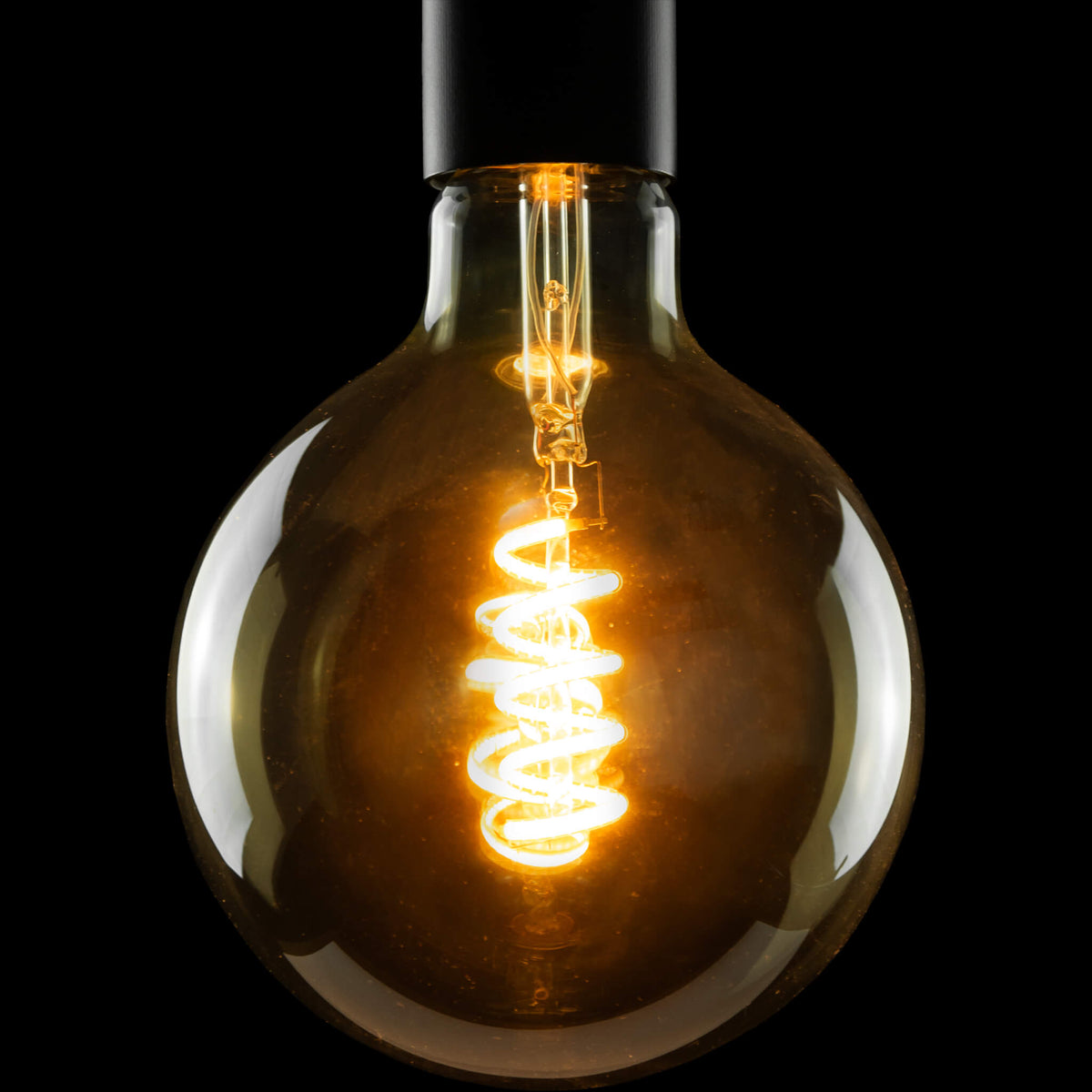 SEGULA LED Soft Globe 125 Curved golden – E27, 6 W, 1.900 K, dimmbar – Produktansicht 1