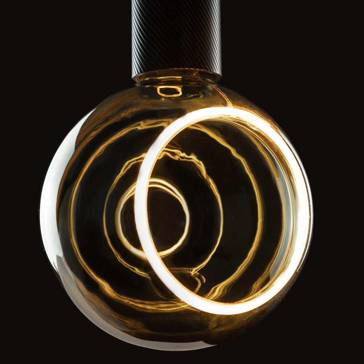 SEGULA LED Floating Globe 150 90° smokey grau – E27, 6 W, 1.900 K, dimmbar – Produktansicht 1