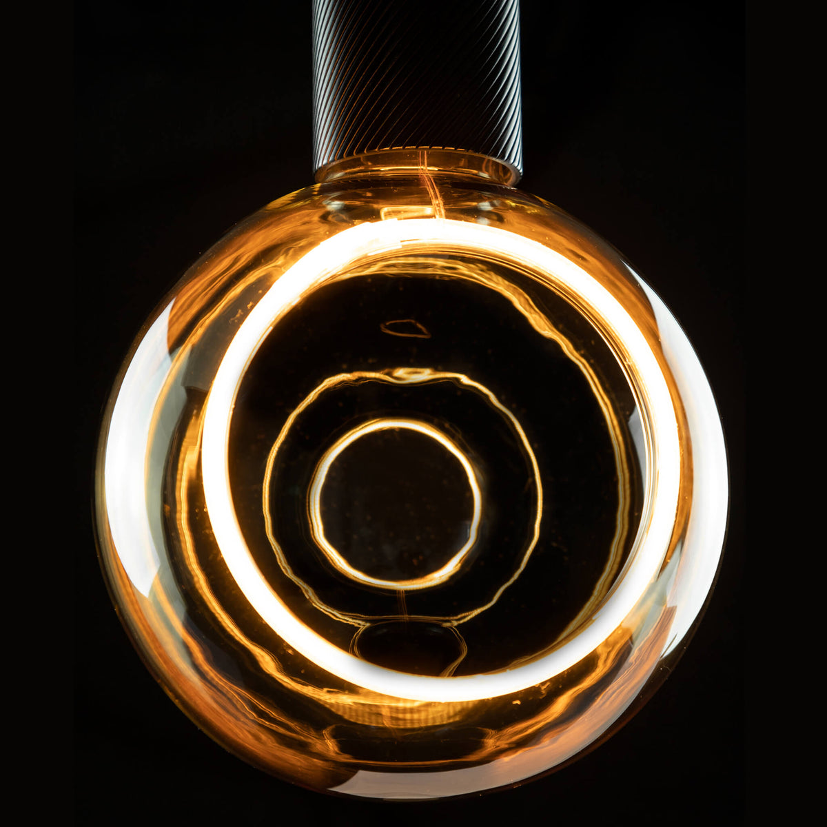 SEGULA LED Floating Globe 150 90° golden – E27, 4,5 W, 2.200 K, dimmbar – Produktansicht 2