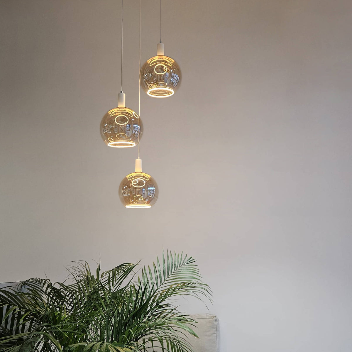 SEGULA LED Floating Globe 300 smokey-grau – E27, 6 W, 1.900 K, dimmbar – Produktansicht 3