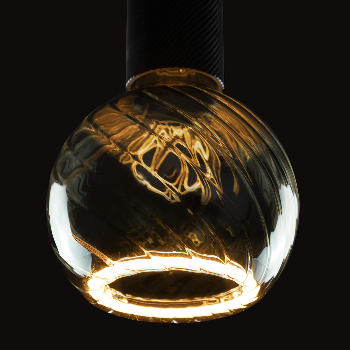 SEGULA LED Floating Globe 125 twisted smokey grau – E27, 6 W, 1.900 K, dimmbar – Produktansicht 2