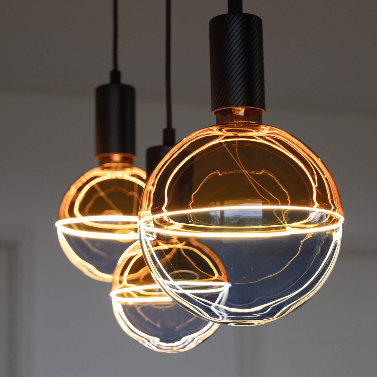 SEGULA LED Illusion Globe 145 2tones gelb blau – E27, 5,8 W, 1.900 K, dimmbar – Produktansicht 4