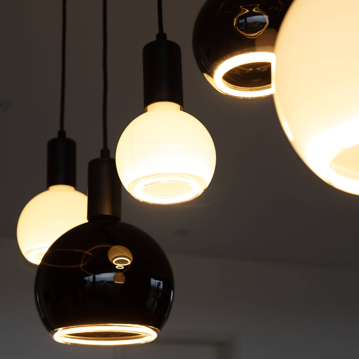 SEGULA LED Floating Billard Globe 125 weiß – E27, 5 W, 2.200 K, dimmbar – Produktansicht 2