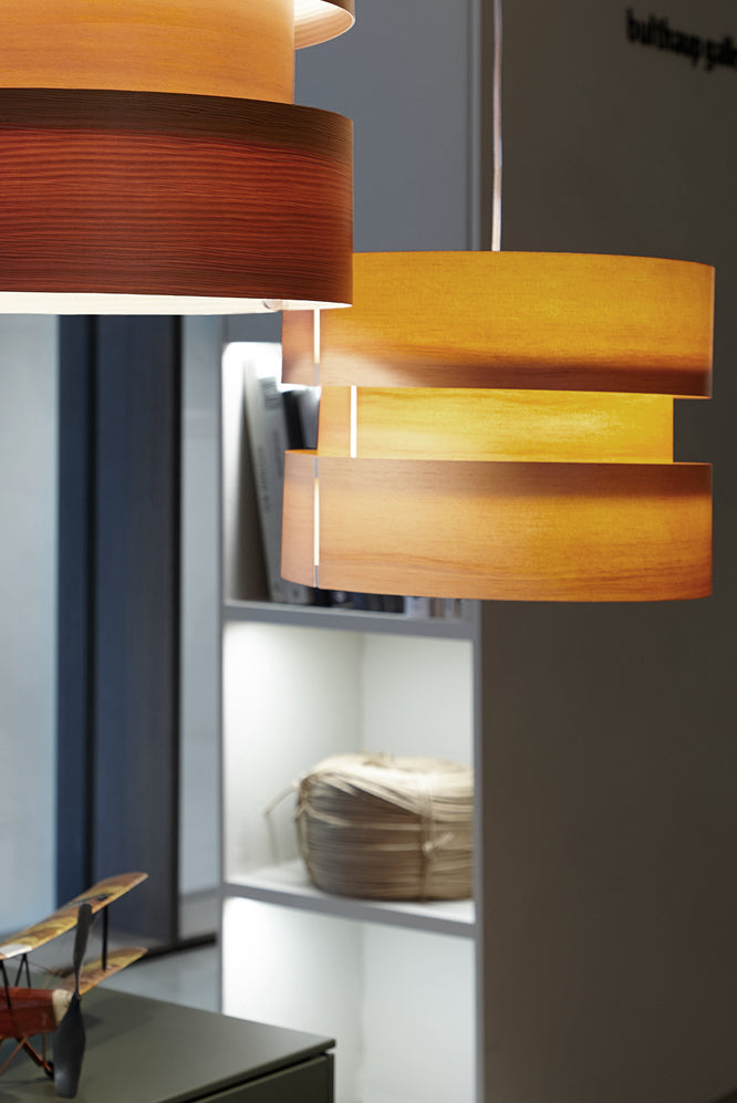 CISTER grande — Pendelleuchte Ø 42 cm, kontrolliertes Holz – Produktansicht 3