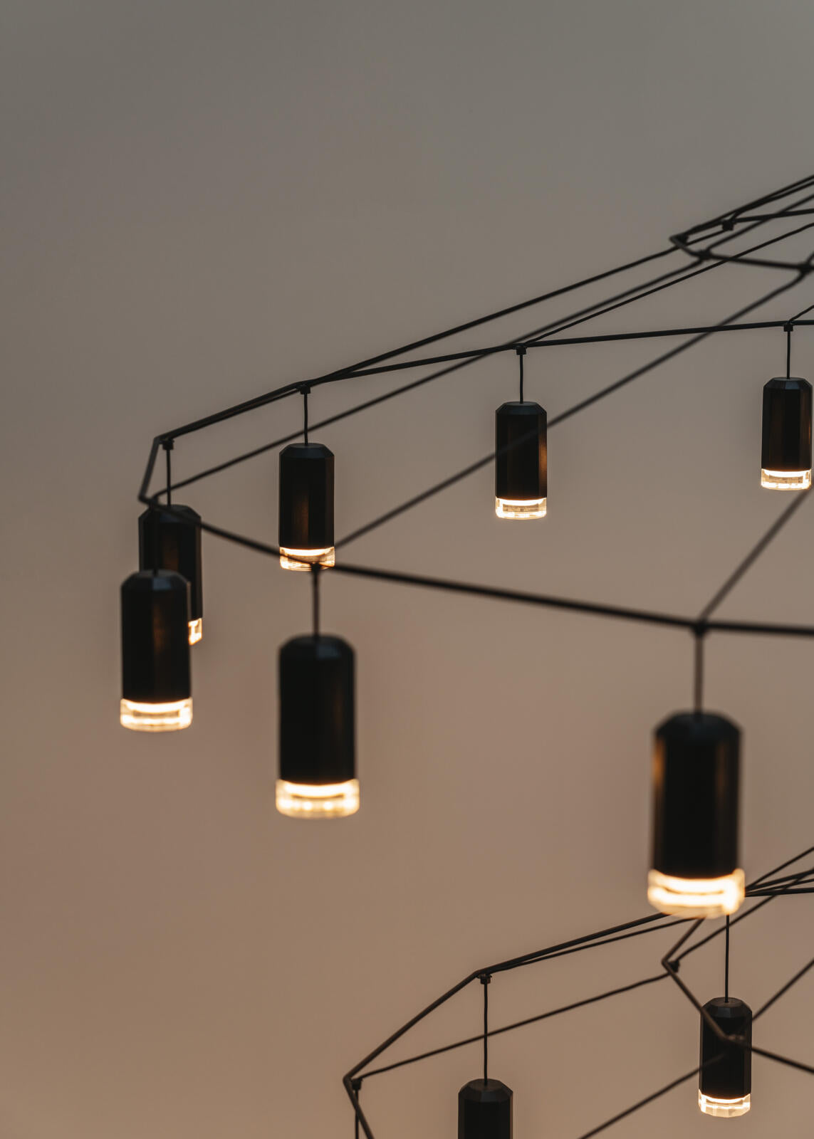Wireflow Chandelier 0374 Pendelleuchte – packshot · Oberfläche 04