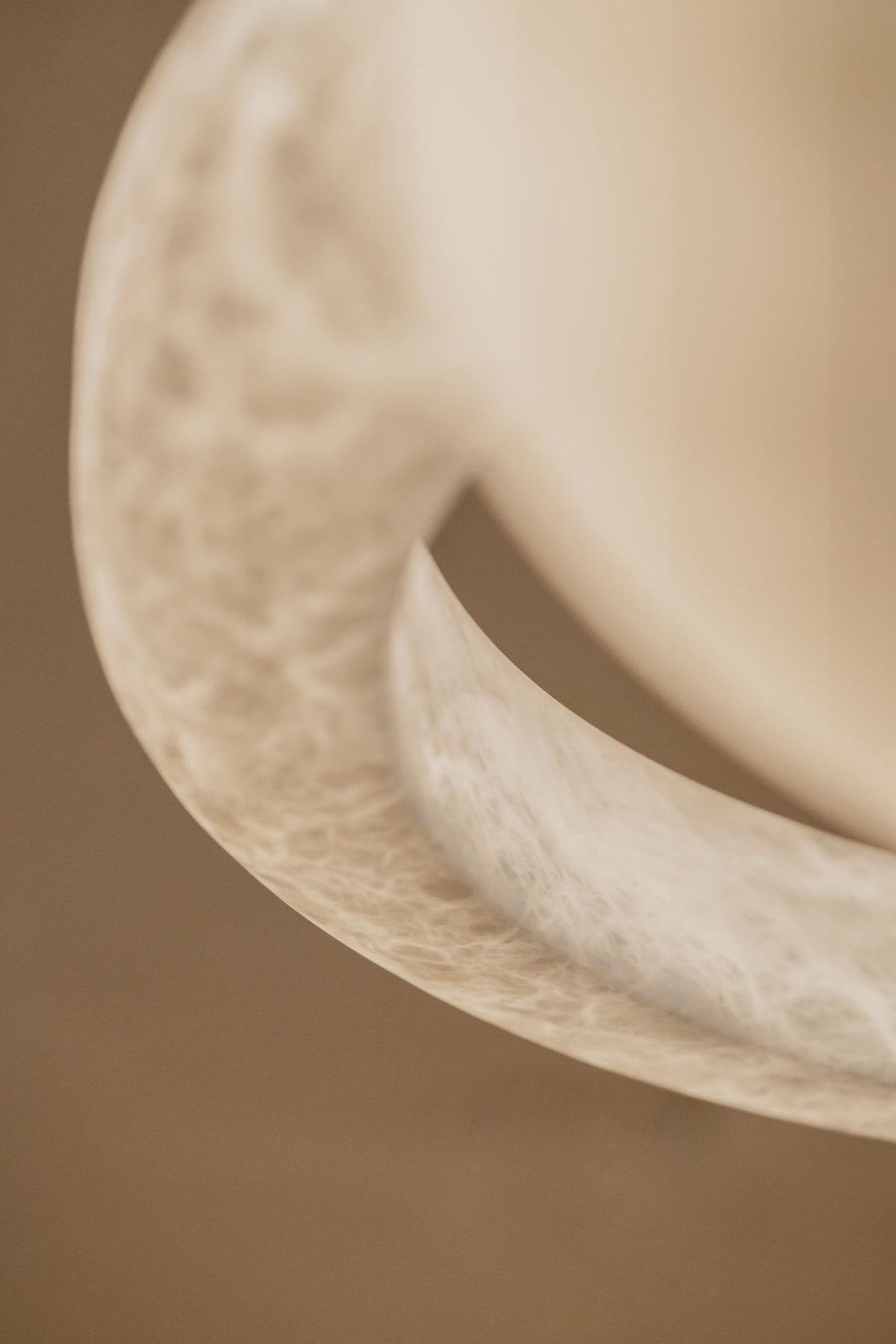 United Alabaster Halo Pendelleuchte – Ansicht 4