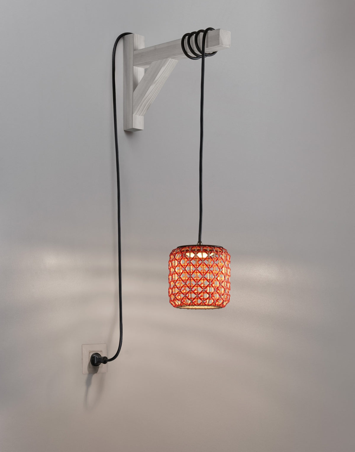 Bover Nans S/16/H Außen-Pendelleuchte – Schirm Rot (mit Orange und Beige)