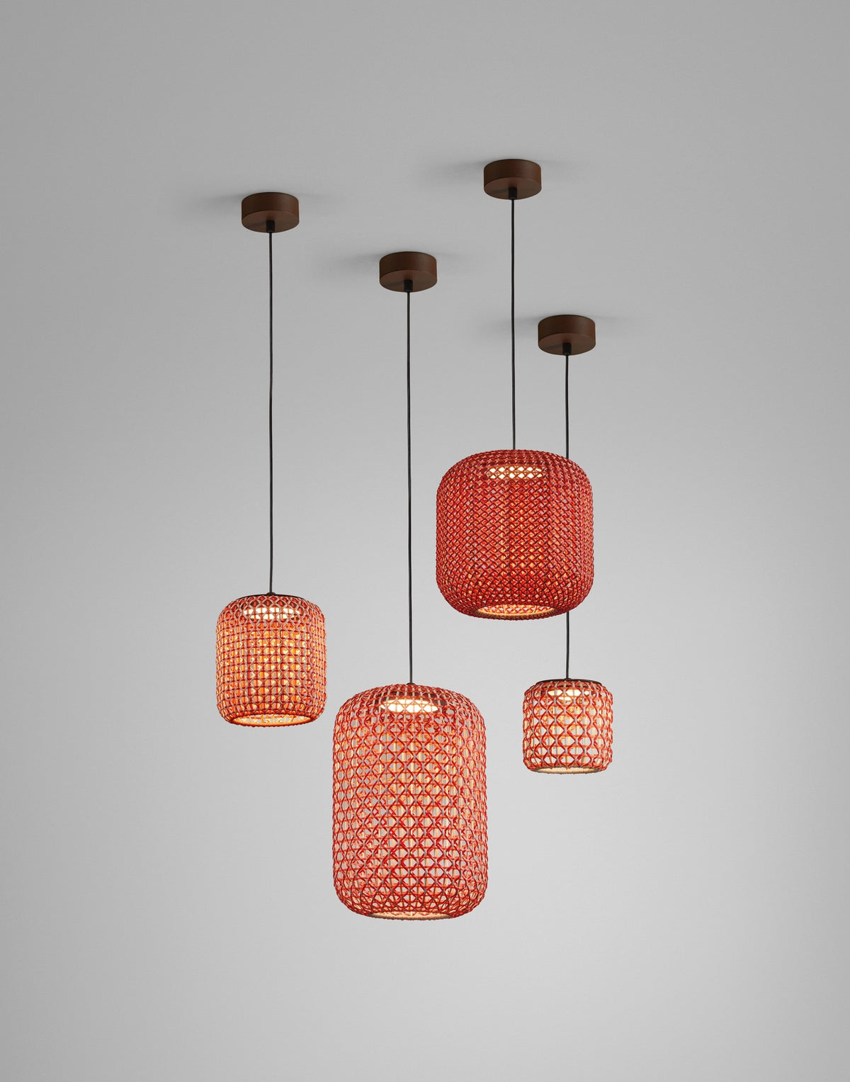 Bover Nans S/21 Außen-Pendelleuchte für Outrack 24V – Schirm Rot (mit Orange und Beige)