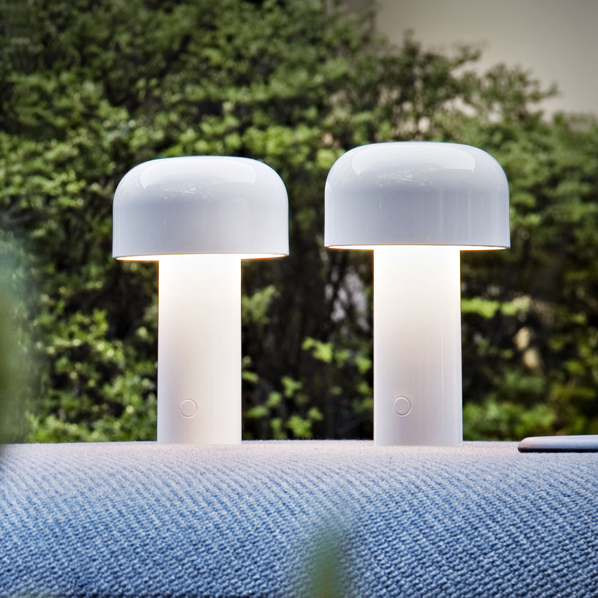 Flos Bellhop Unplugged Akku-Tischleuchte – Ansicht 1