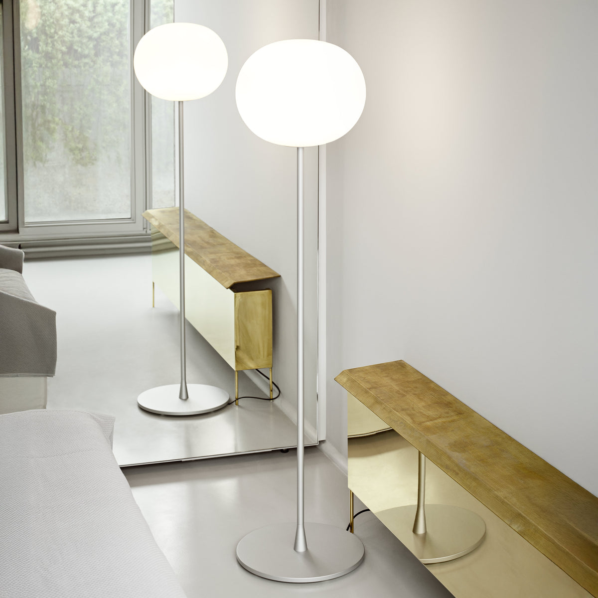 Flos Glo-Ball Floor 3 Stehleuchte – Ansicht 1