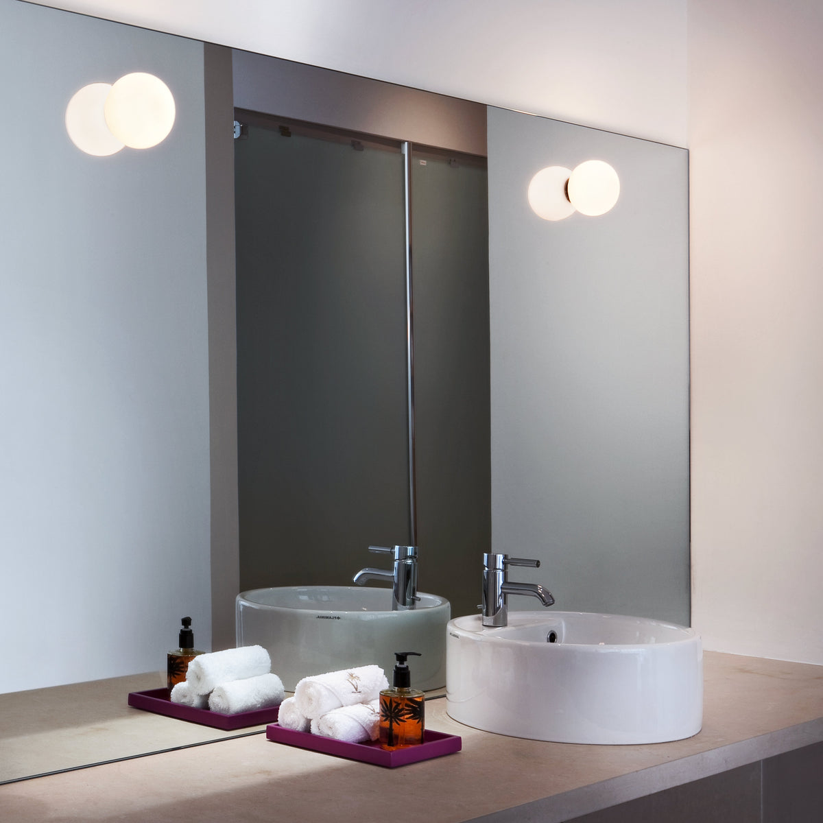 Flos Mini Glo-Ball Ceiling/Wall Mirror Wand-/Deckenleuchte – Ansicht 1