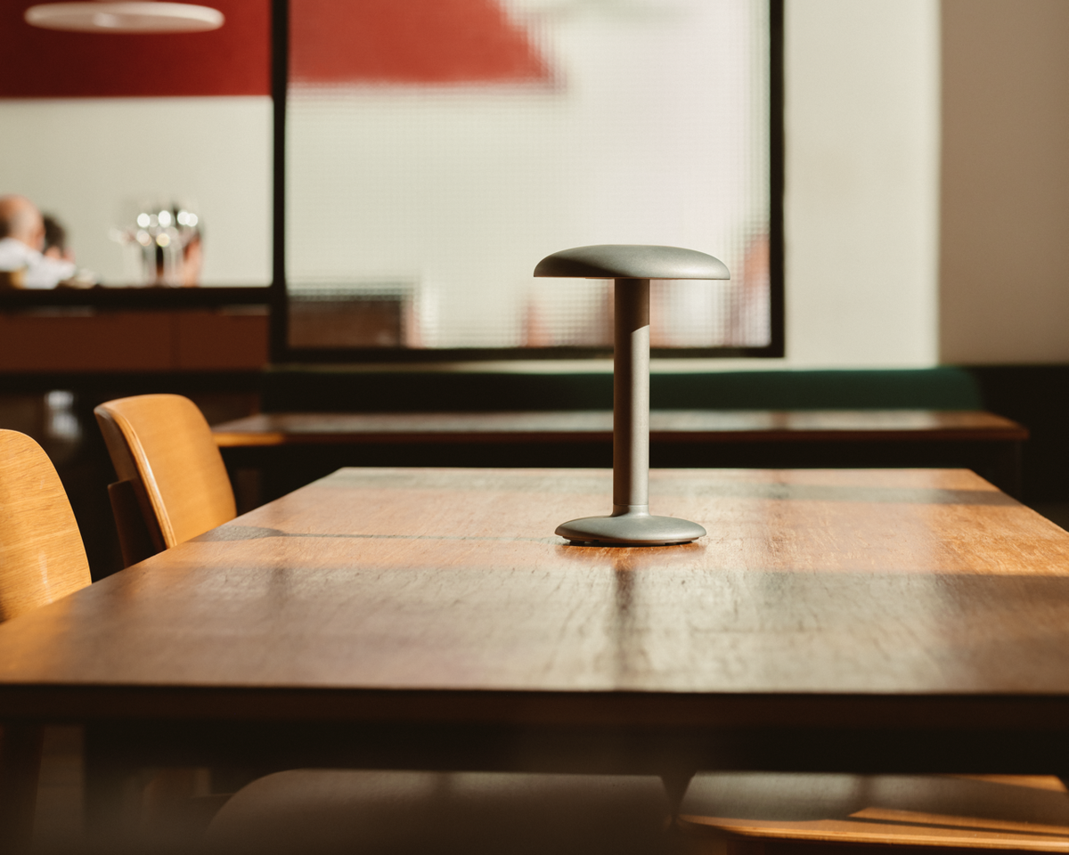 Flos Gustave Hospitality Tischleuchte – Ansicht 8
