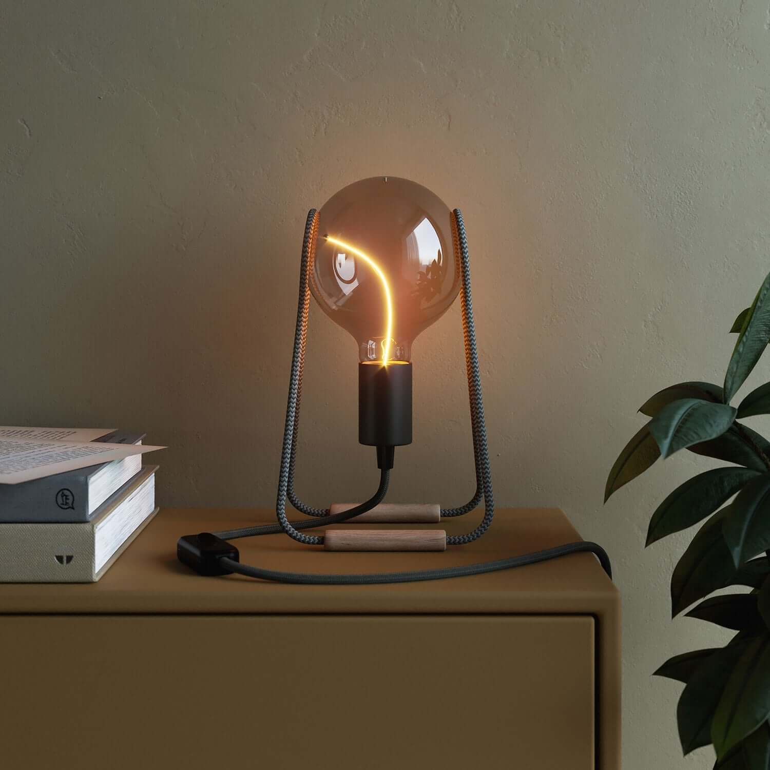 LED-Lampe Smoky Magnetic Deco Line Globe G125 2,8W 90Lm E27 1800K – F05 – Produktansicht 3