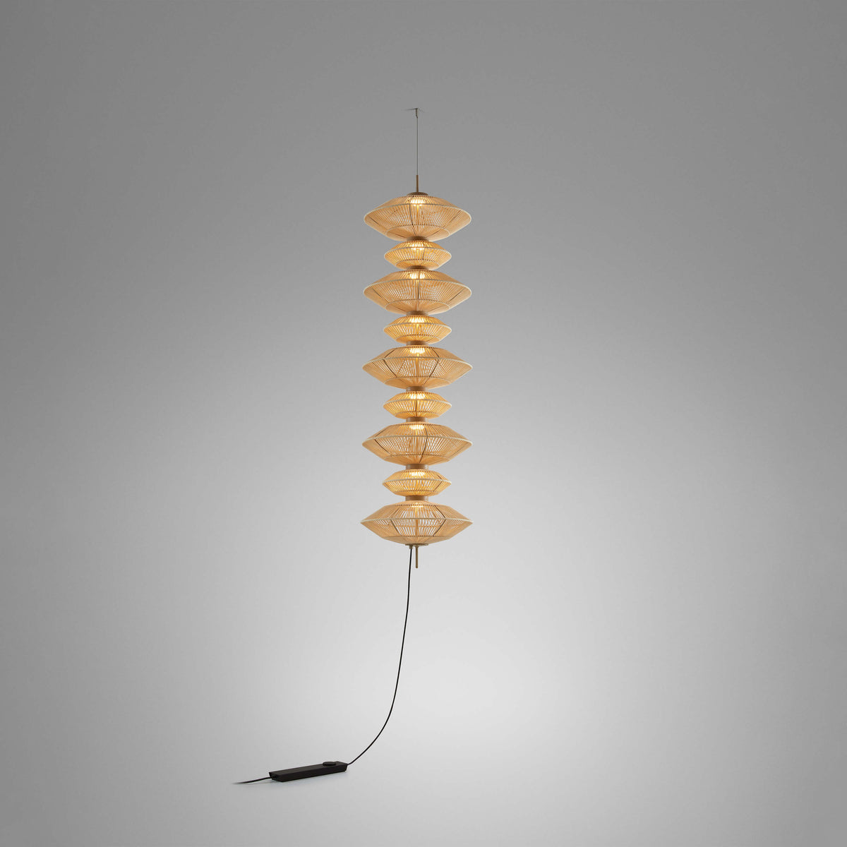 Bover Yuyun C (Combined Shades) Pendelleuchte – Yuyun S/9C/I – Beige satiniert, Beige Faden (mit Fußdimmer am Kabel)